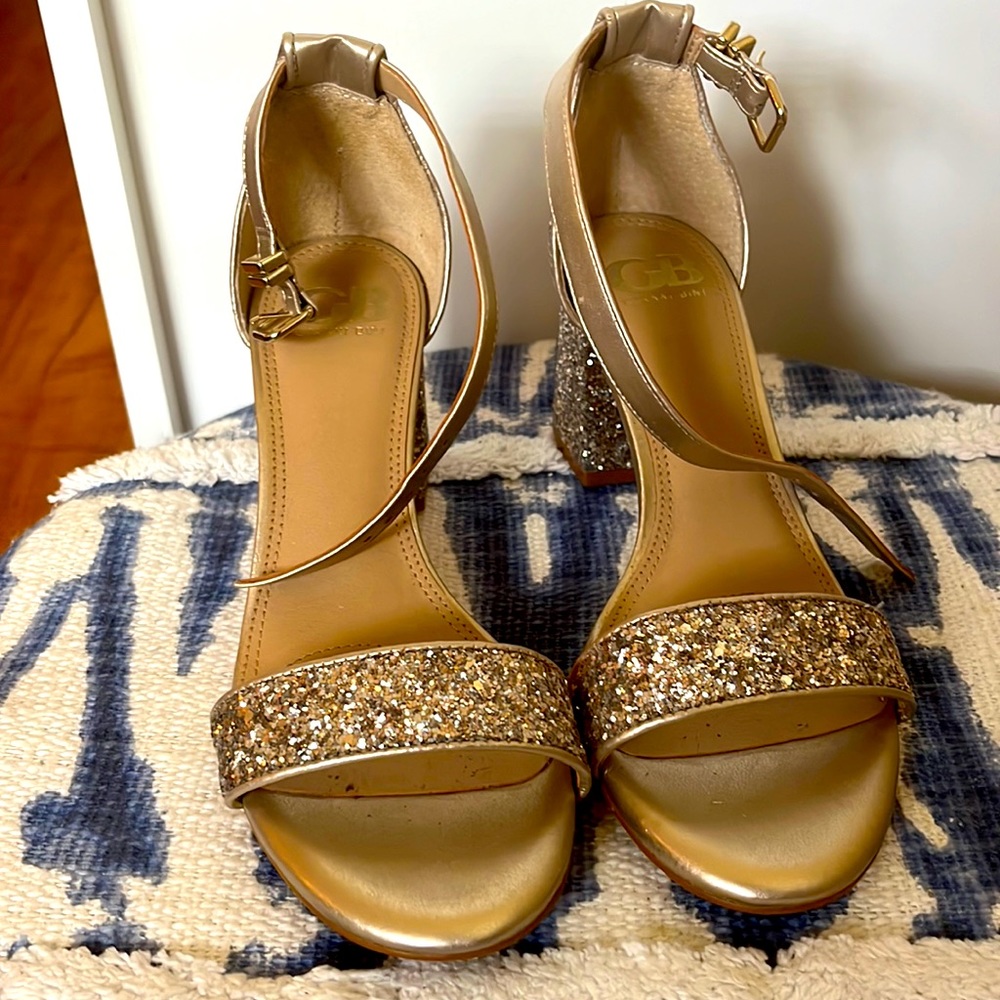 Gold sparkly block heels🫶🏻